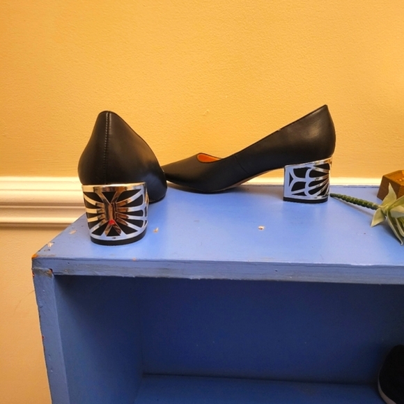 Vegan leather cutout pumps LNWB Floral Accent Heels - Picture 4 of 7